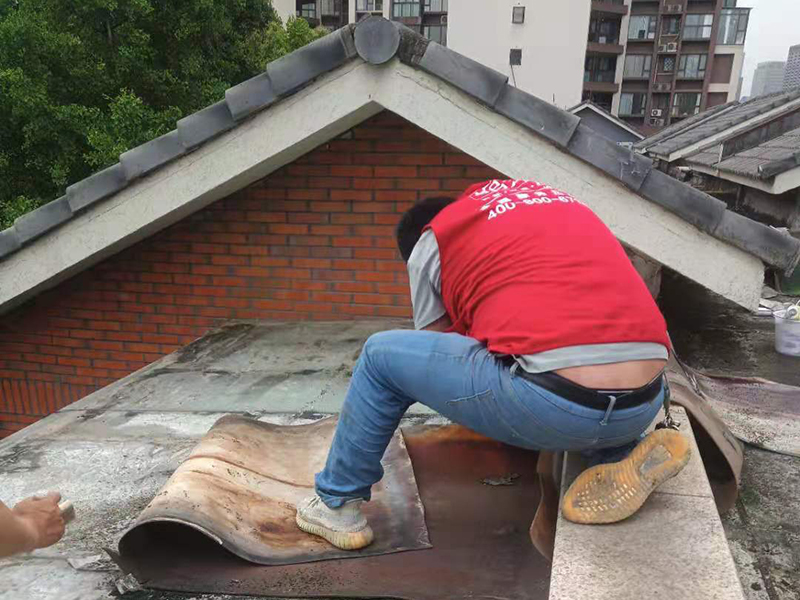 屋頂翻新施工 南京艾菲國際小區(qū) 樓頂露臺裝修改造 包工包料服務(wù)
