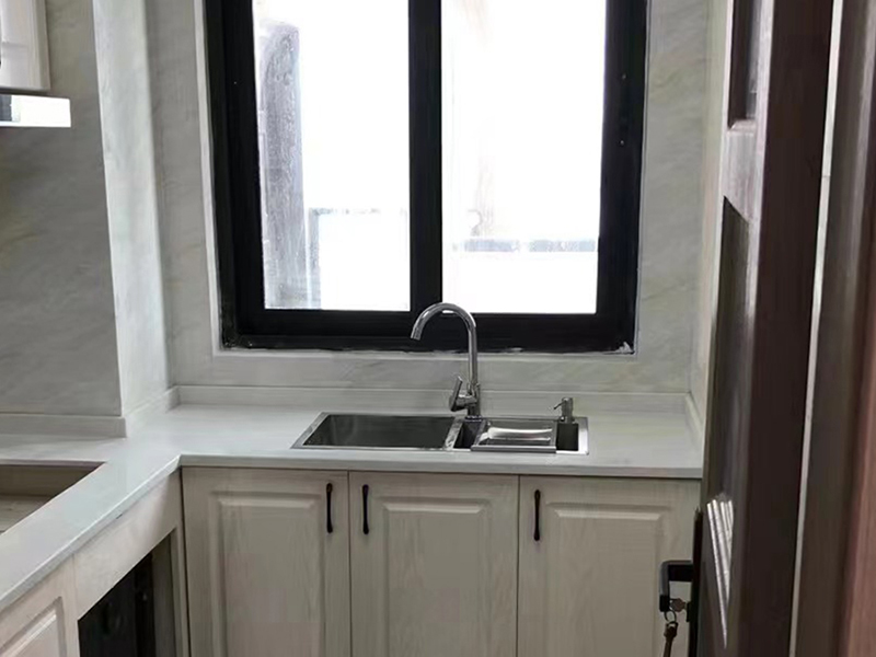 廚房櫥柜臺面用什么材料比較好？廚房用石英石臺面好嗎？(圖2)