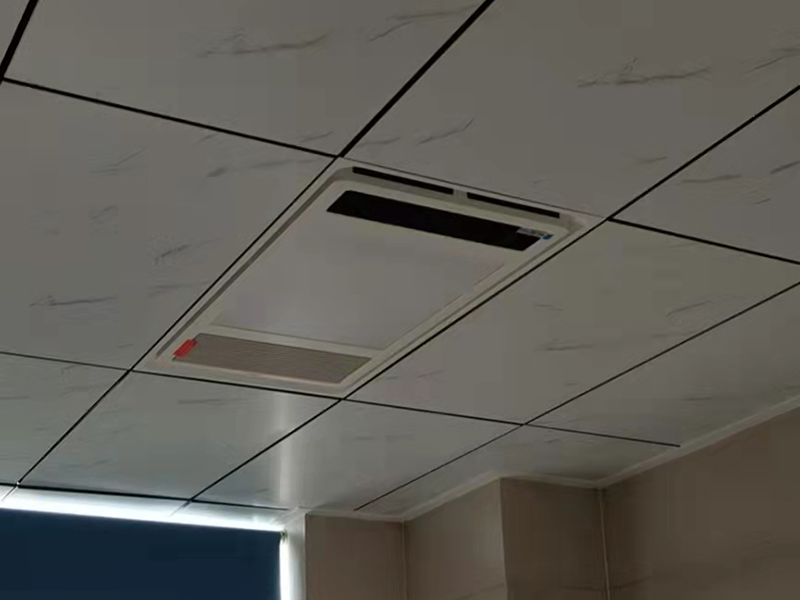 衛(wèi)生間吊頂一般多少錢一平？不同的吊頂材質(zhì)對應(yīng)不同的裝修價格(圖2)