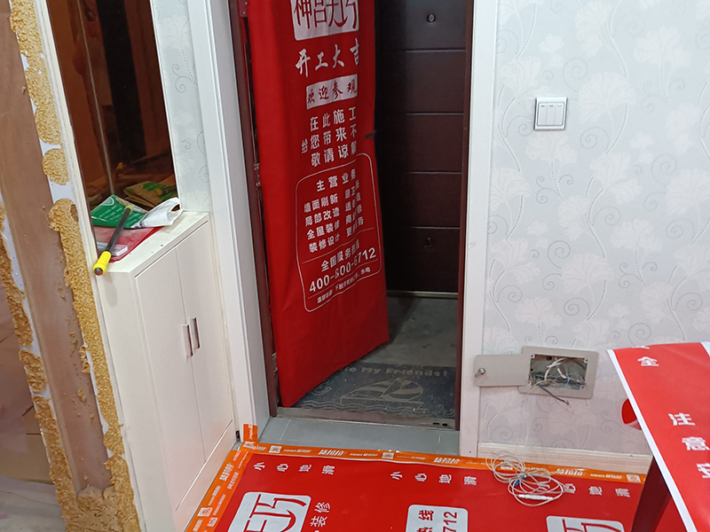 墻面發(fā)霉怎么處理？墻面翻新貴嗎？一般翻新墻面多少錢一平方(圖2)