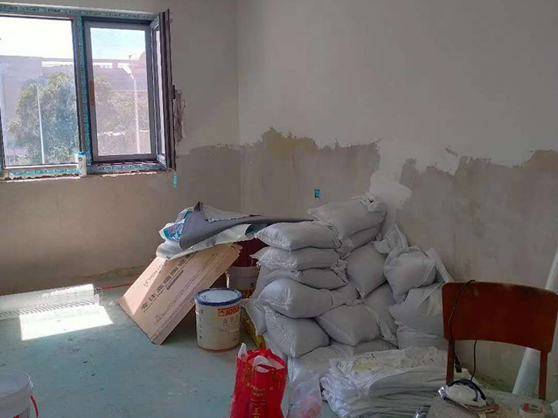 靠近衛(wèi)生間的乳膠漆墻面發(fā)霉怎么處理？墻壁發(fā)霉能徹底解決嗎？(圖1)