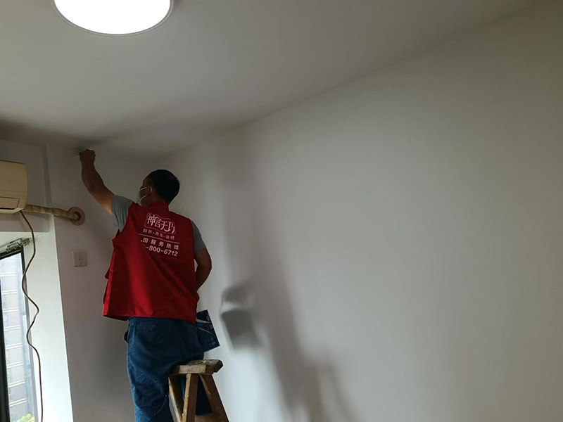 臥室墻面刷乳膠漆后多久能入住？油漆味沒了就能入住嗎(圖2)