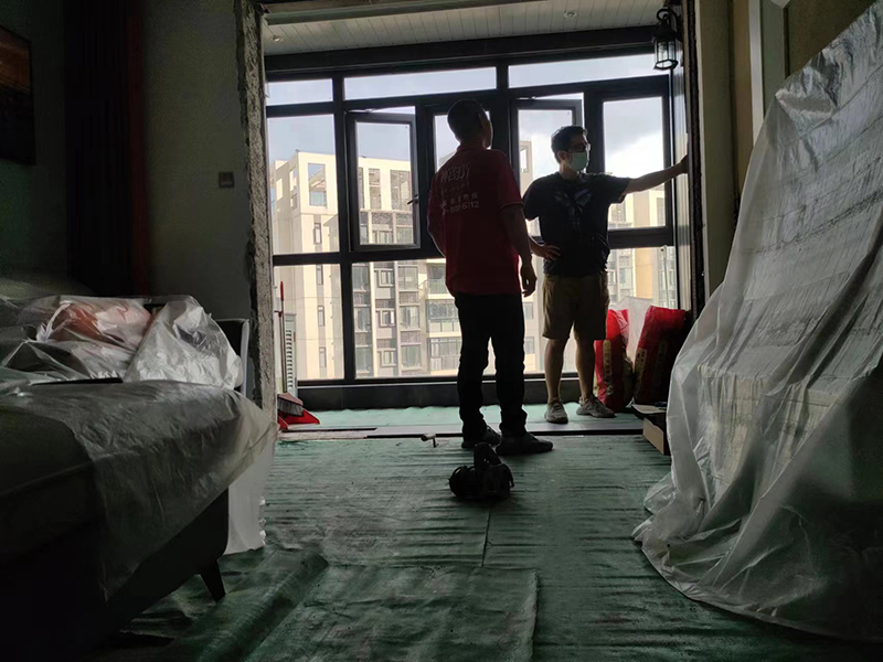 二手房客廳地面翻新怎么鋪地磚？千萬(wàn)要注意這幾個(gè)細(xì)節(jié)(圖1)