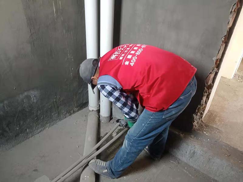 廚房衛(wèi)生間下水管嚴重滲水怎么辦？家庭管道改造施工案例(圖3)