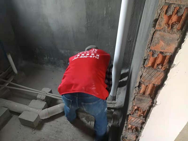 家里浴室周邊墻體發(fā)霉什么原因？怎樣解決衛(wèi)生間墻面漏水問題？(圖3)