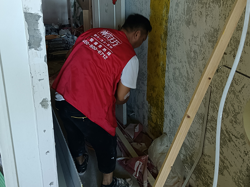 老舊書(shū)房墻皮脫落翻新多少錢(qián)？神宮天巧“揭秘”舊墻翻新價(jià)格真相(圖4)