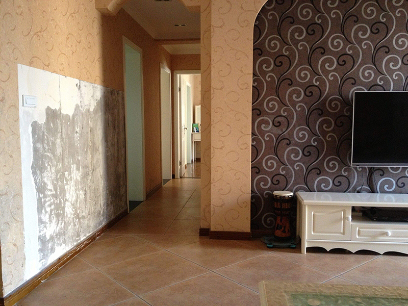 老房子玄關(guān)墻面發(fā)黃裂縫怎么處理？一個簡單翻新墻面的方法