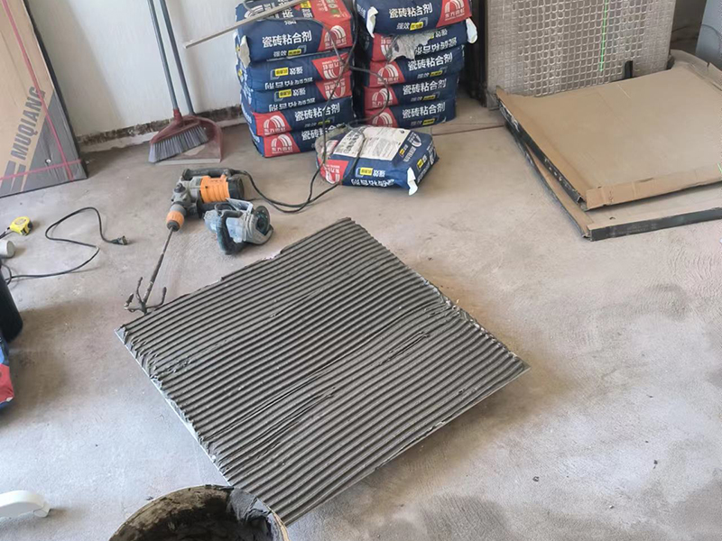 客廳地面裝修瓷磚，用水泥好還是瓷磚膠好？(圖1)