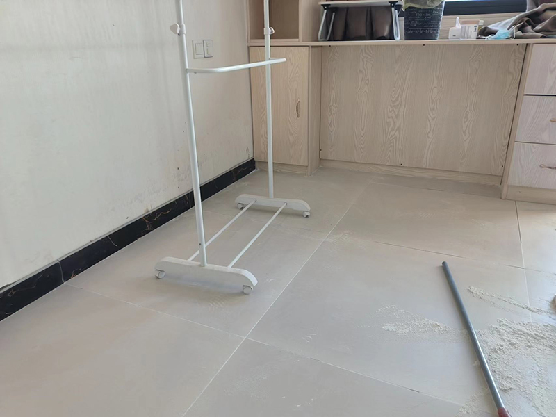 客廳地面裝修瓷磚，用水泥好還是瓷磚膠好？(圖2)