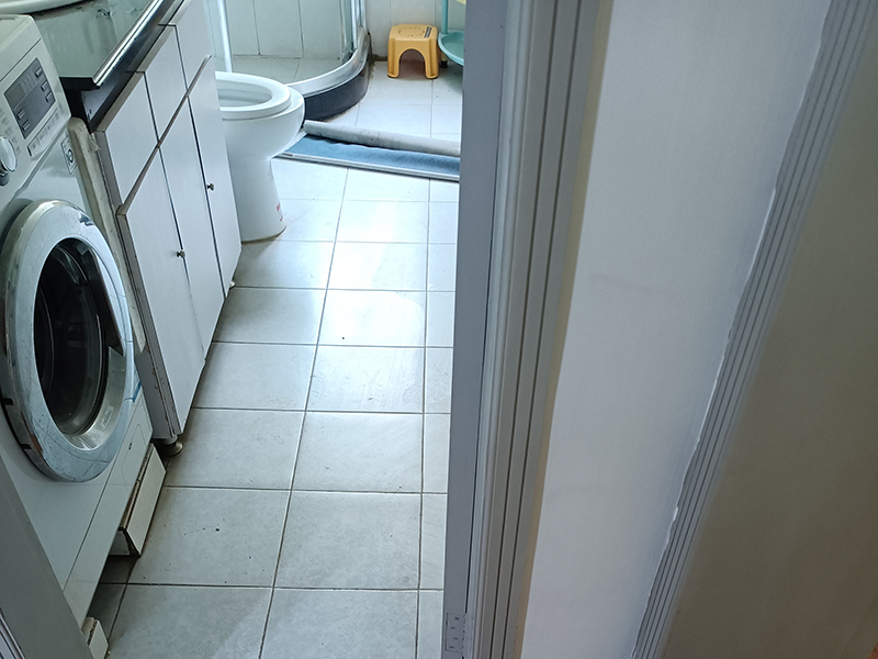 風水大師說：臥室的衛(wèi)生間門對著床，這種裝修很不好！(圖3)