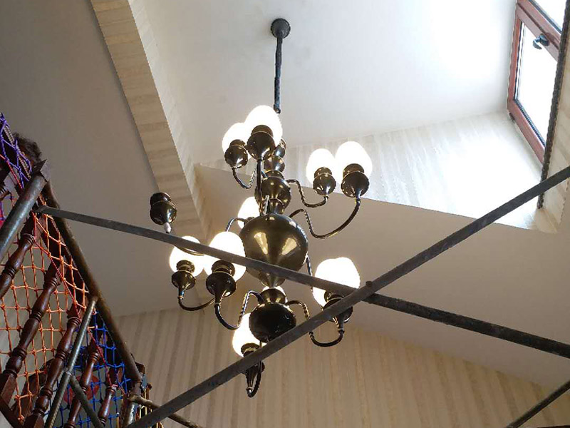 客廳裝修如何選購燈具？客廳吊燈安裝在什么位置比較好？(圖4)