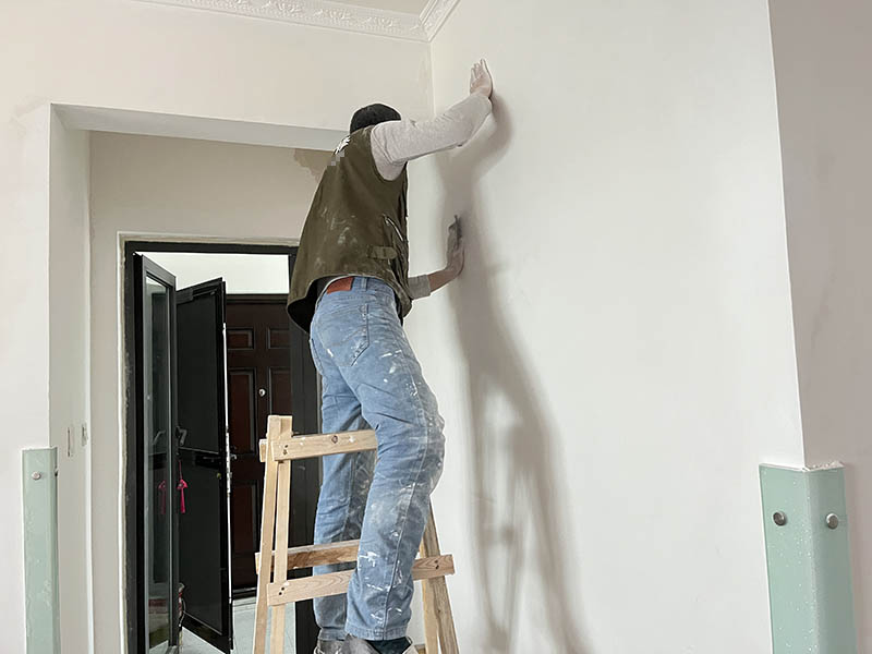 客廳墻面翻新刮膩?zhàn)雍偷蹴斈膫€(gè)先做？(圖4)