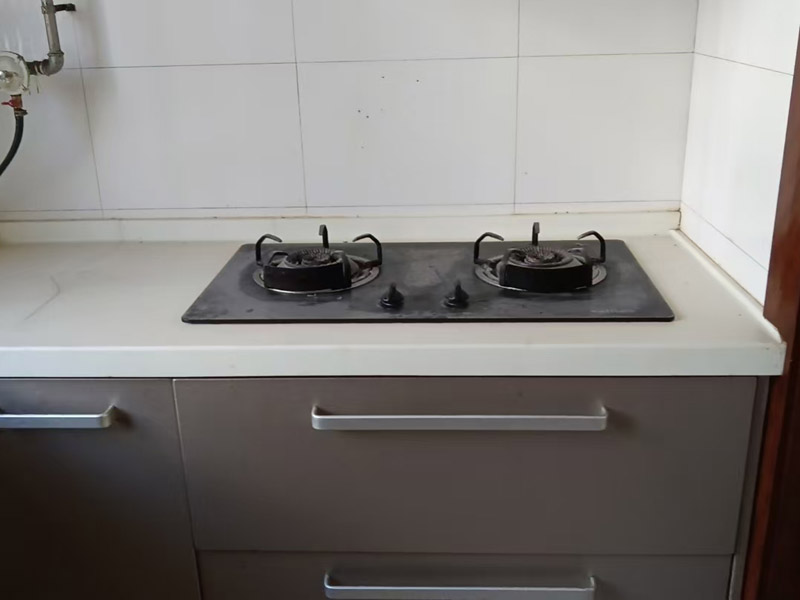 廚房局部改造指南：櫥柜/臺面/地板翻新省錢技巧(圖2)