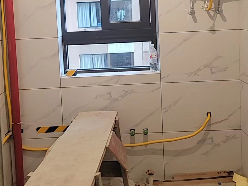 瓷磚開(kāi)裂保修期多久？裝修合同陷阱與維權(quán)技巧