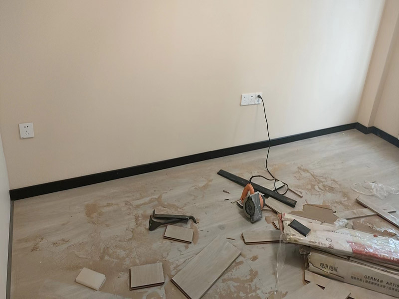 瓷磚開裂修復(fù)后顏色不一致？調(diào)色技巧與材料選擇建議(圖1)