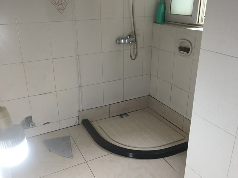 衛(wèi)生間墻角潮濕發(fā)霉？根源分析與3種長(zhǎng)效解決方案(圖1)