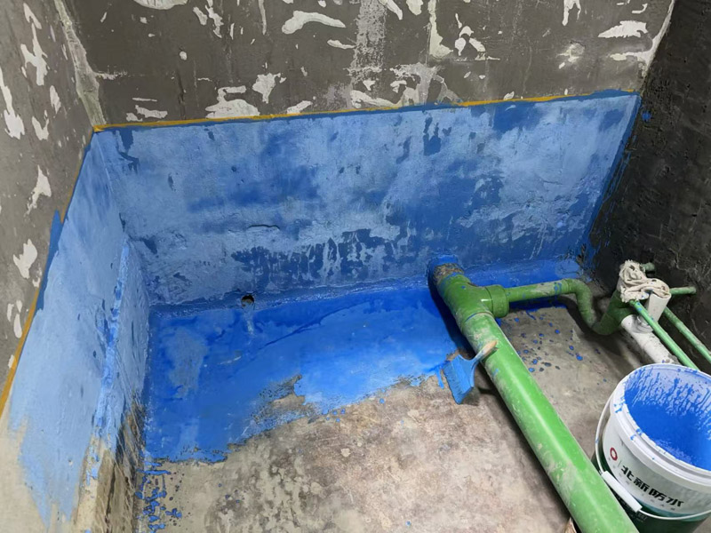 廁所漏水導(dǎo)致墻面發(fā)霉？這樣處理干凈又徹底！(圖1)